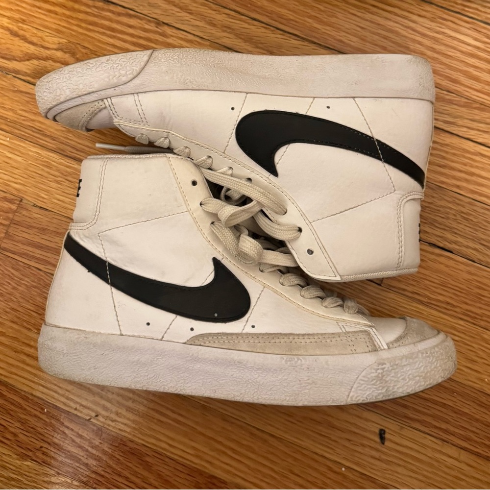 Nike Blazer Mids - image 1